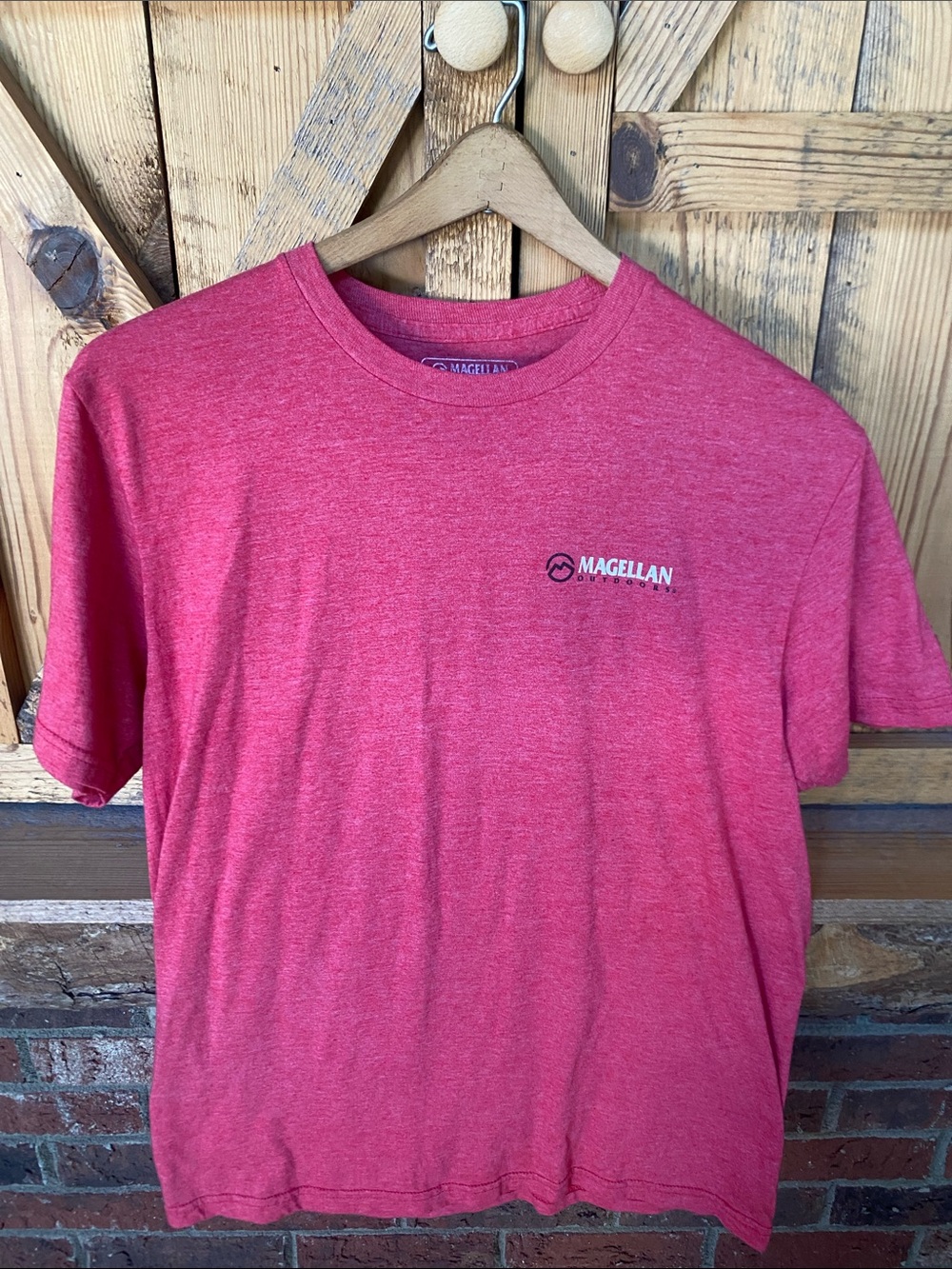 Magellan Outdoors Men's Short Sleeve Tee in Heather Red